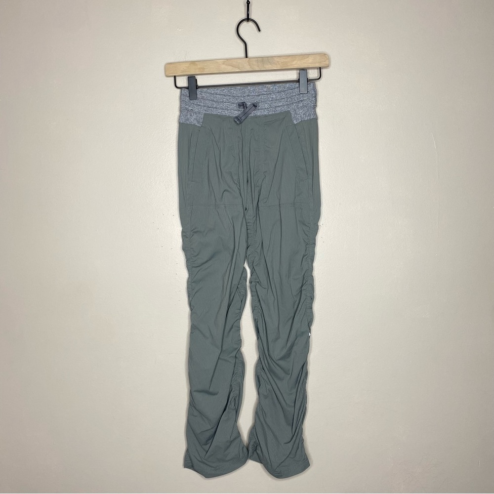 Ivivva Girls Size 8 Live To Move Dance Studio Pants Gray Stripe